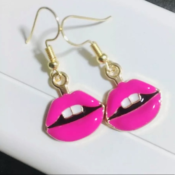 🌺 4 Items $25$🌺 Lip Drop Earrings-NWT-Pink/Gold - Picture 3 of 6